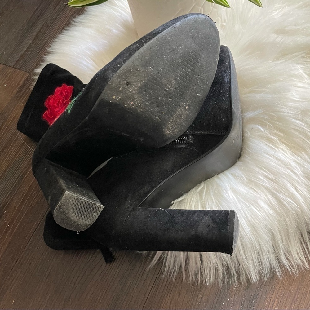 STEVE MADDEN EDITION BLACK SUEDE RED ROSE ANKLE HEEL BOOTIES - Picture 8 of 11